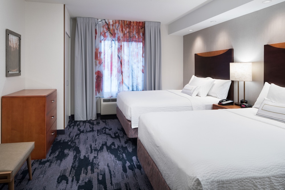 Room, 2 Queen Beds (Mobility/Hearing Access, Roll-In Shwr) - Photo 2