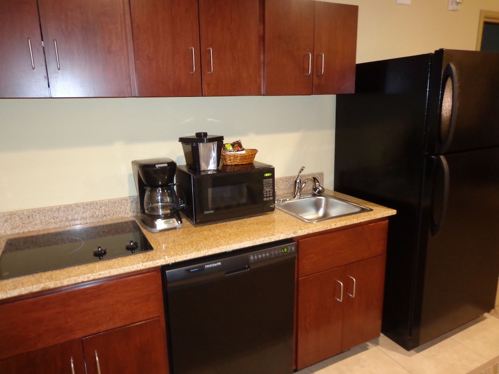 Suite, 1 King Bed With Sleeper Sofa, Accessible Benched Tub, Non Smoking photo 2