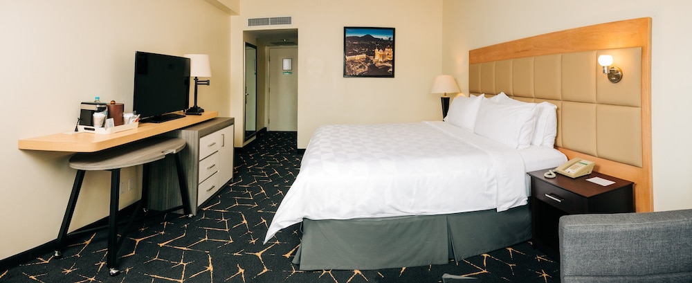 Standard Room, 1 King Bed (Volcano View) - Photo 3