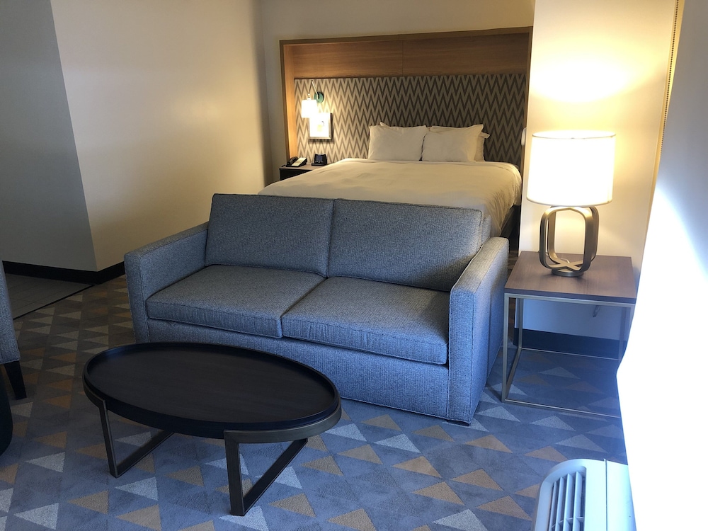 Suite, 1 King Bed (Additional Living Area) - Photo 3