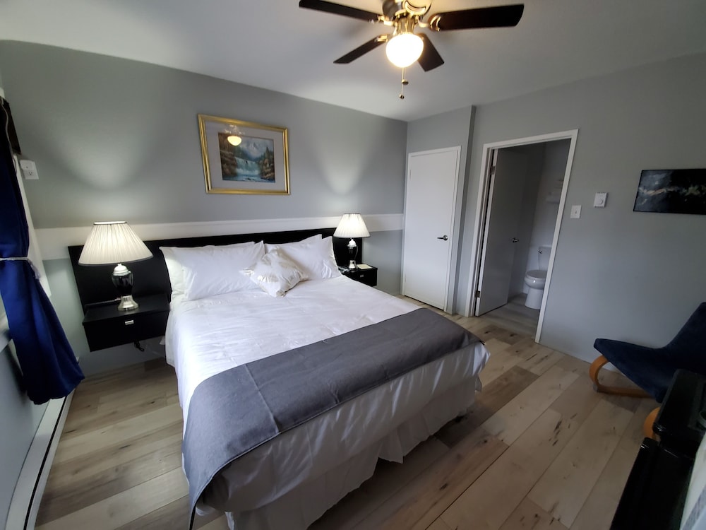 Basic Room, 1 Queen Bed, Mountain View (Rm 7)