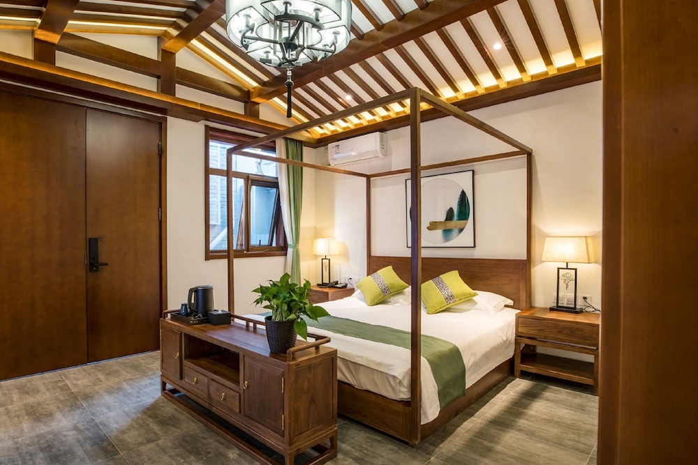 Elegance Deluxe Room - Photo 4