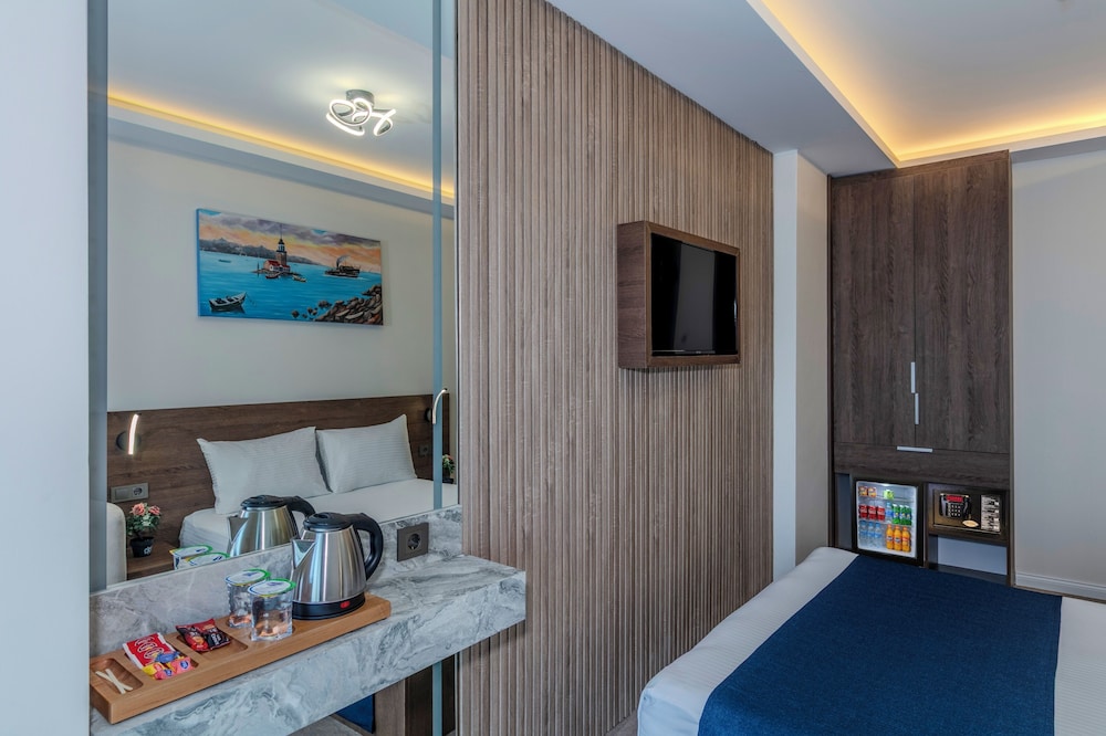 Deluxe Double Room, Balcony, City View photo 3