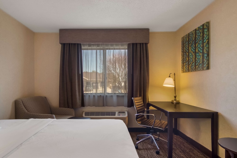 Standard Room, 2 Queen Beds, Non Smoking, Refrigerator & Microwave - Photo 1