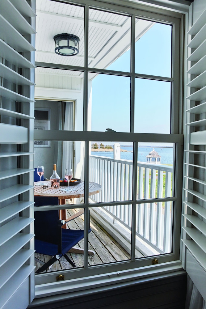 Luxury Suite (Water View) photo 3
