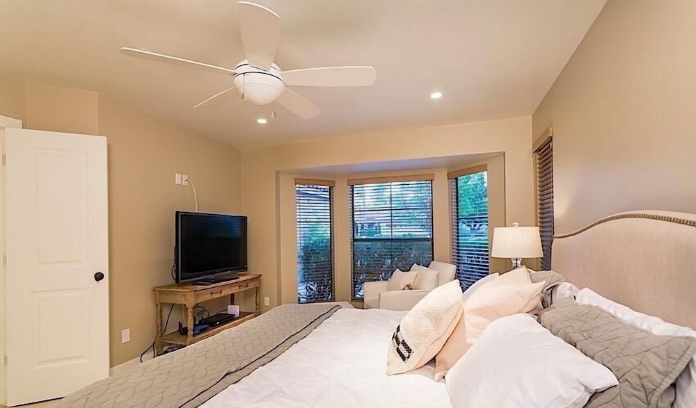 Condo, 2 Bedrooms