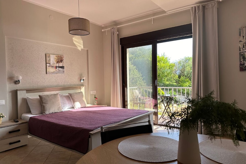 Studio, Balcony, Bay View