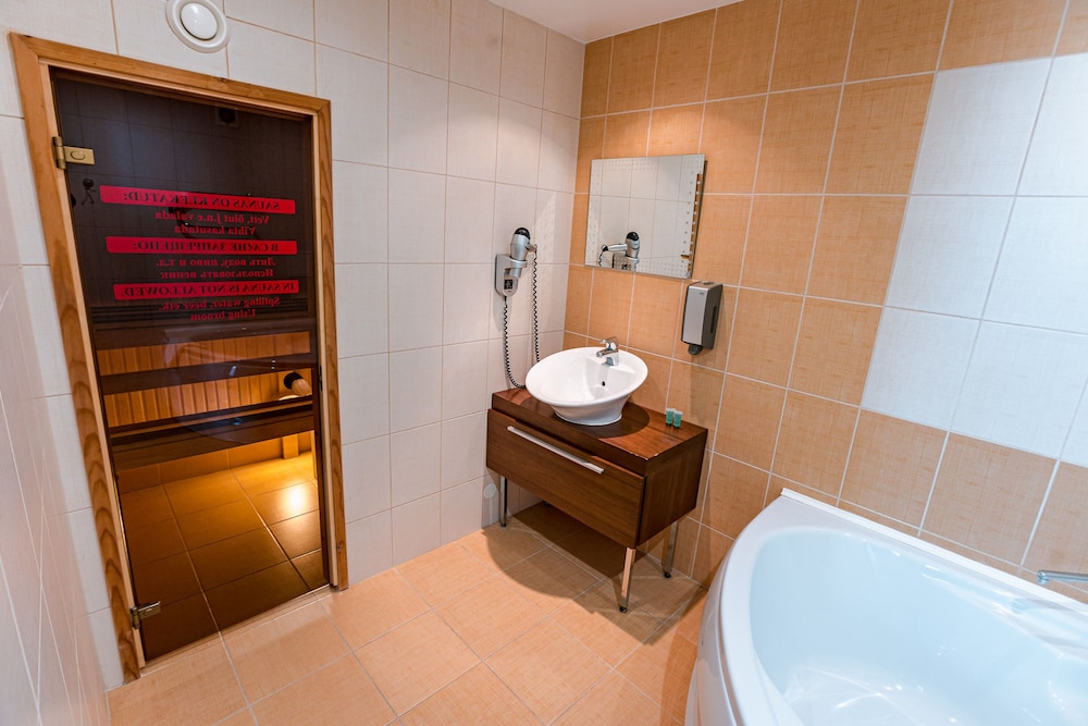 Comfort Suite photo 3