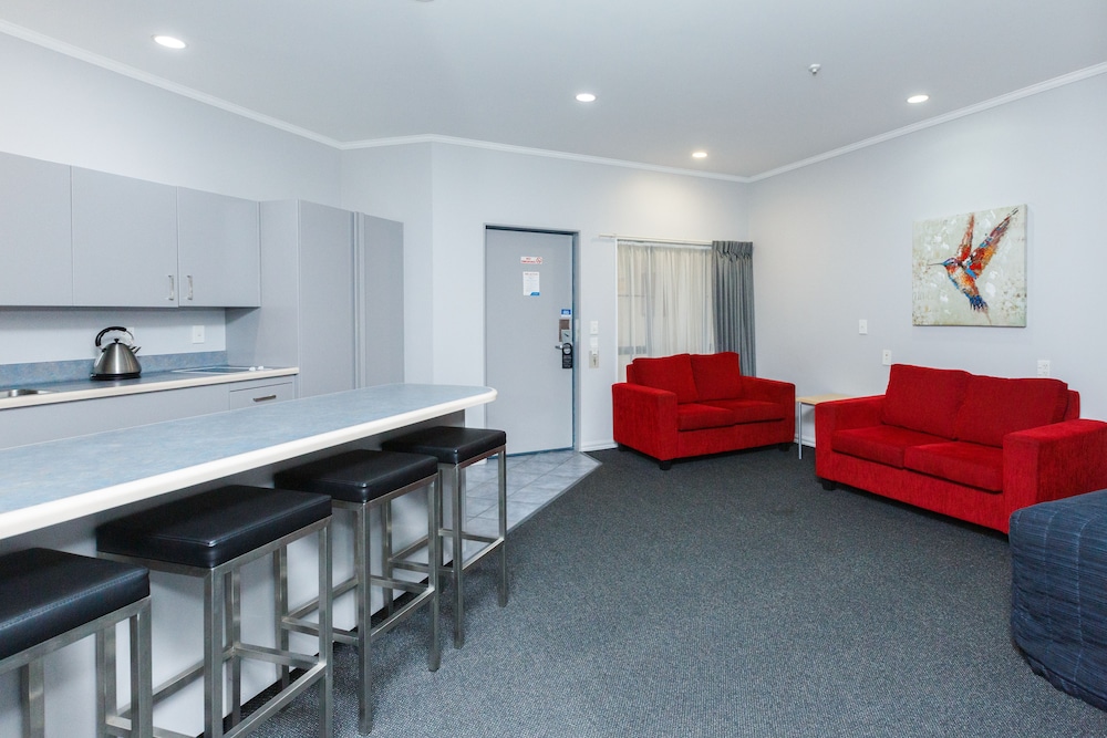 2 Bedrooms Family Suite with Corner Spa (Upstairs), photo 6