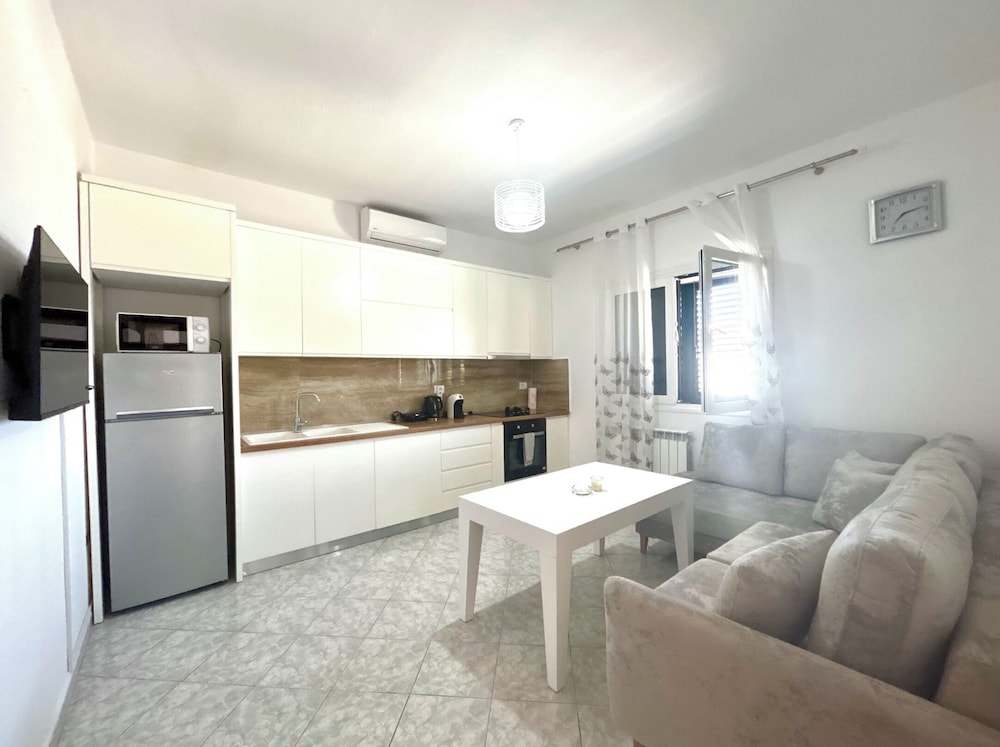 Apartment, 2 Bedrooms, Balcony, Hill View