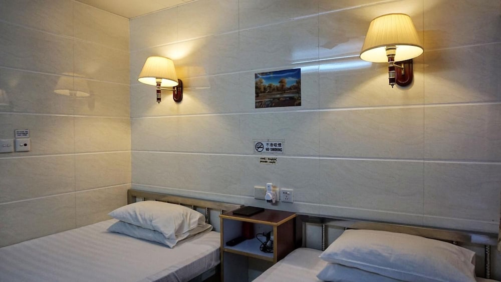 Economy Twin Room photo 3