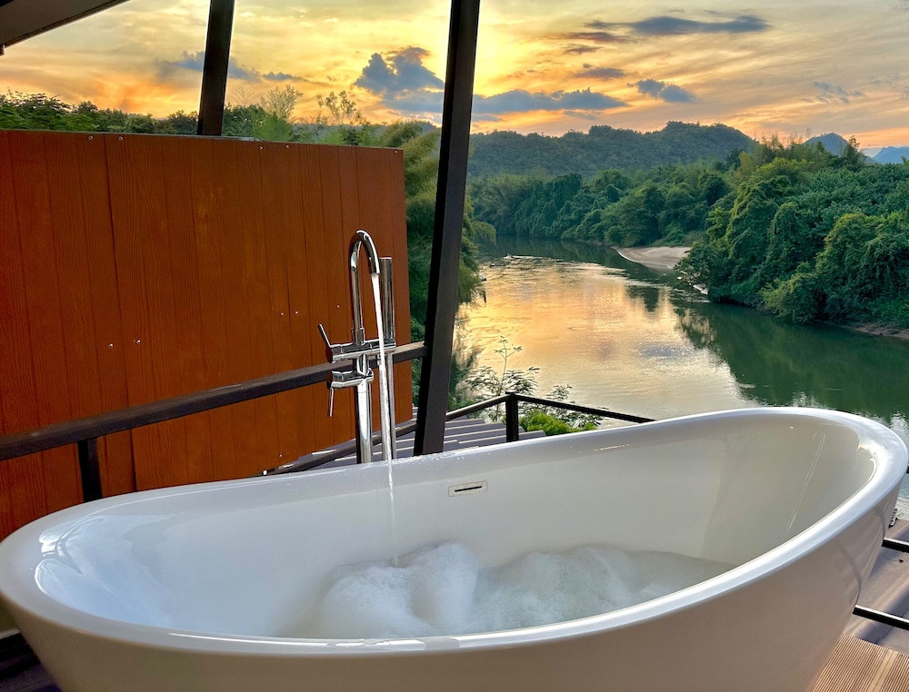 Deluxe Room, 1 King Bed, Non Smoking, River View