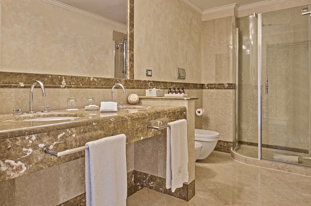 Deluxe Room - Photo 3
