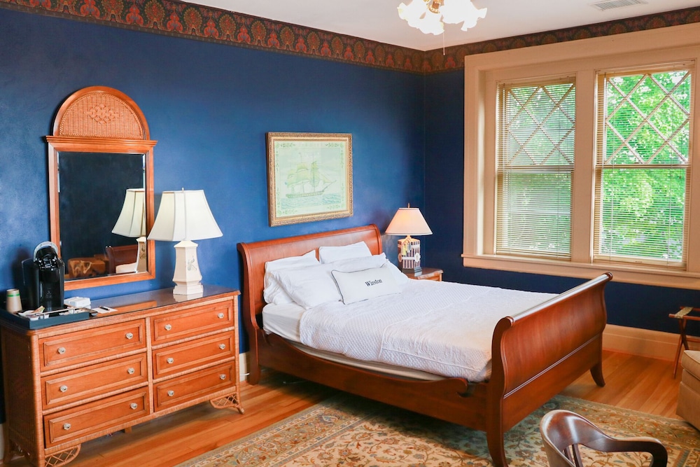 Salem Room photo 3