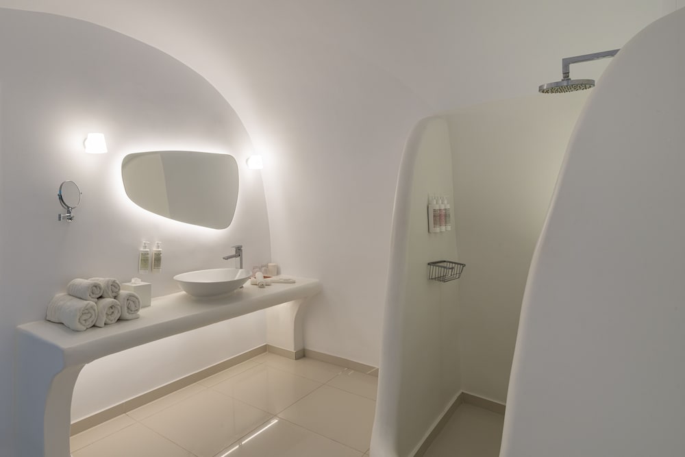 Honeymoon Suite, Jetted Tub - Photo 2