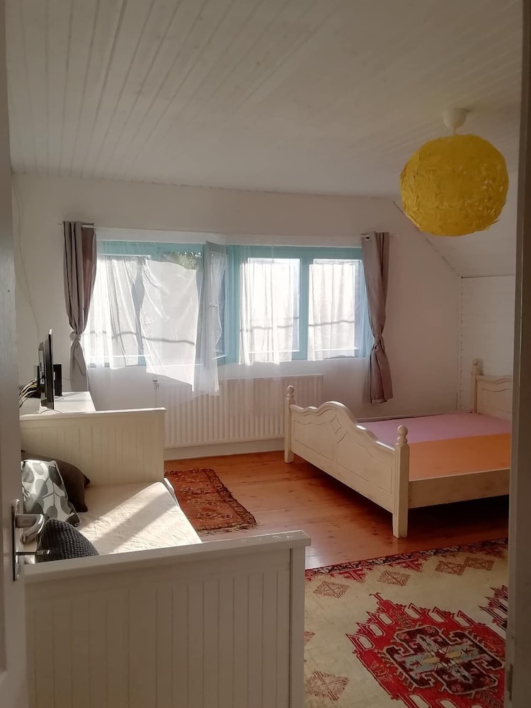 Apartment, 3 Bedrooms, 2 Bathrooms photo 3