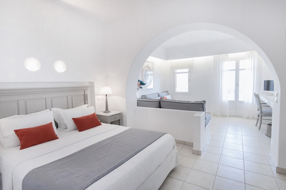 Deluxe Suite, 1 Queen Bed, Garden View