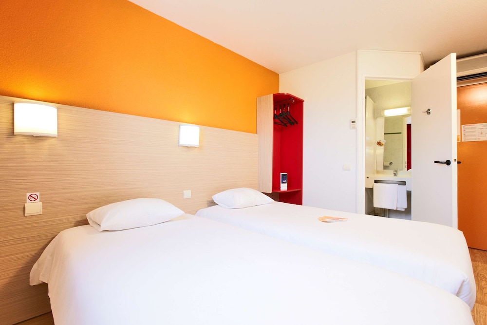 Standard Room, 2 Twin Beds - Photo 1