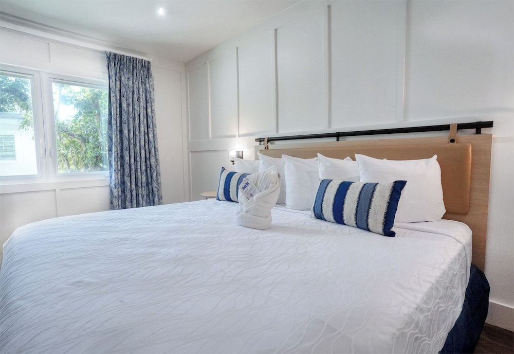 Offshore King, 2 Bedrooms(Family Suite, Not Pet Friendly) - Photo 3