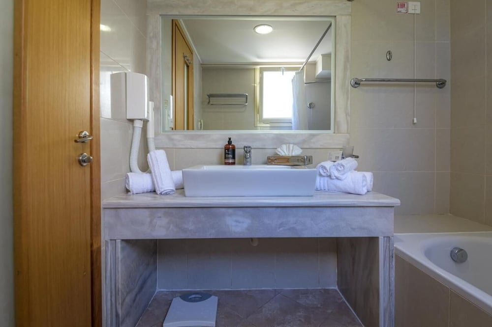Superior Twin Room - Photo 9