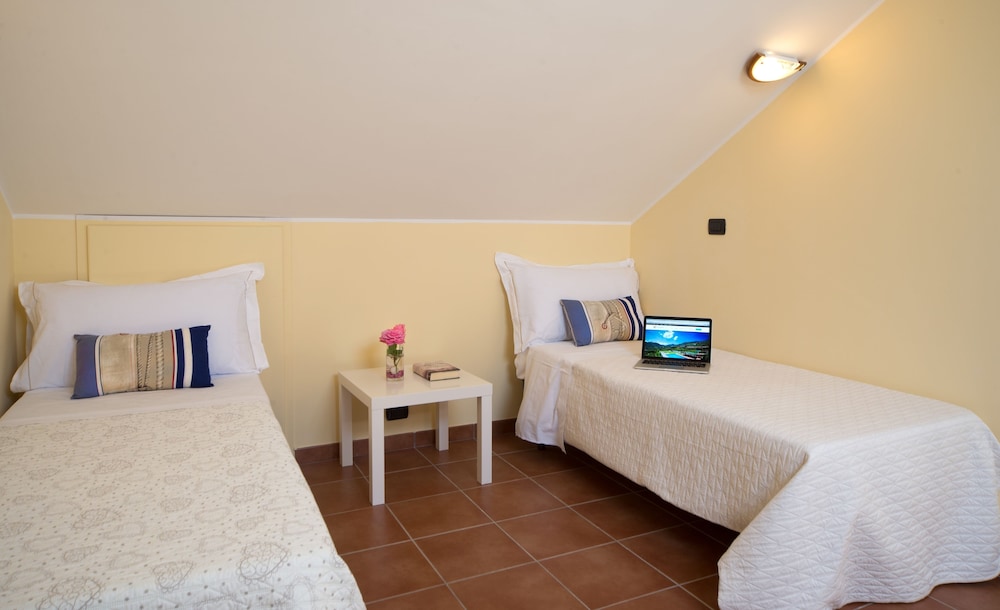 Superior Double Room, 2 Bedrooms, Partial Sea View photo 2
