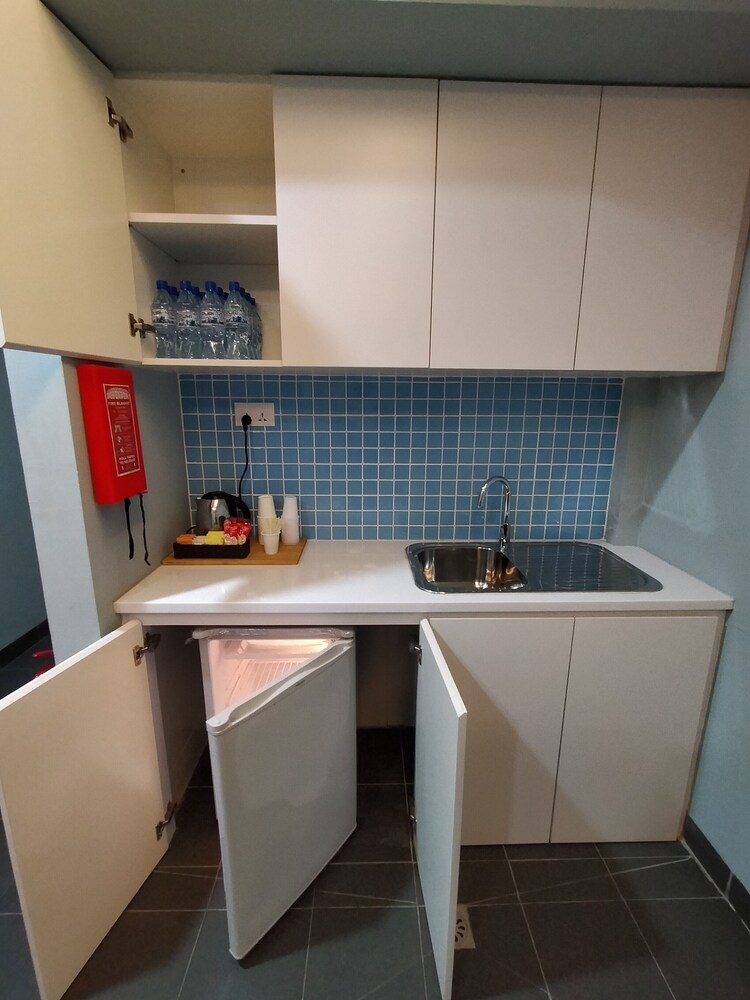 Family Studio, 3 Twin Beds, Non Smoking, Hill View photo 3