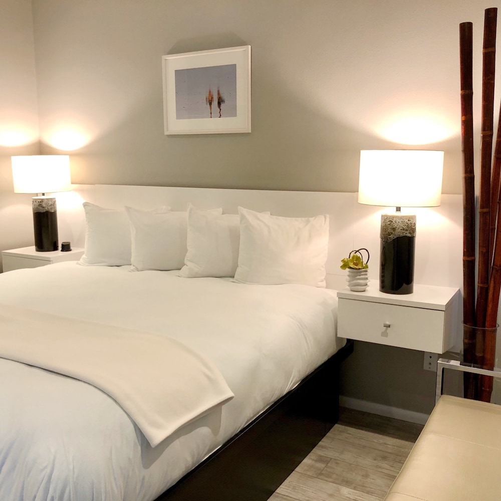 Orient Suite (Non-Pet-Friendly)