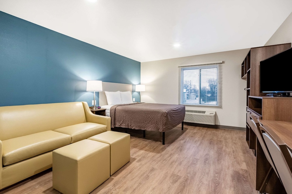 Standard Room, 1 Queen Bed, Non Smoking (Sofa) - Photo 1