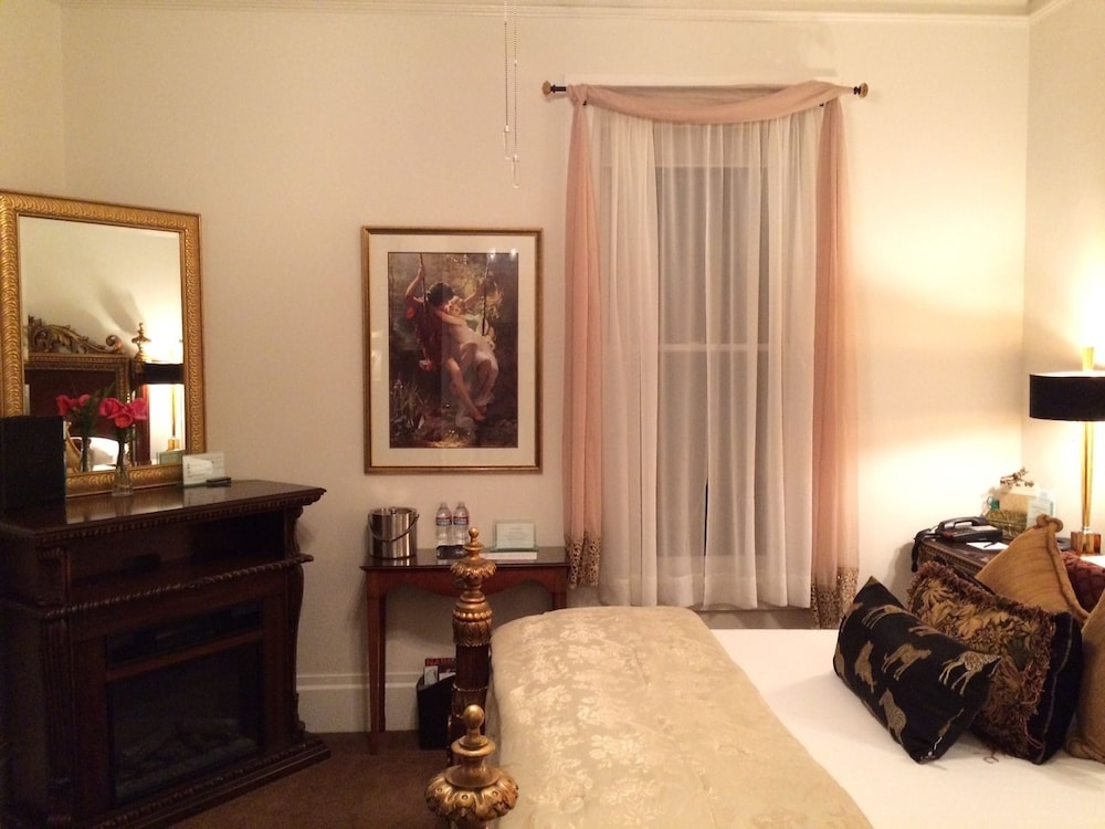 Standard House, 1 Queen Bed