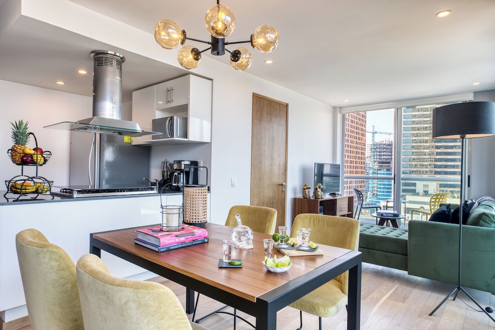 Apartment with Panoramic Balcony - Photo 4