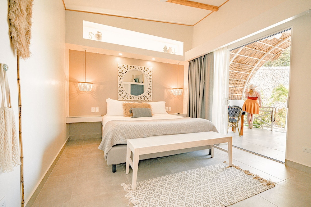 Classic Double Room, Ensuite, Pool View photo 2