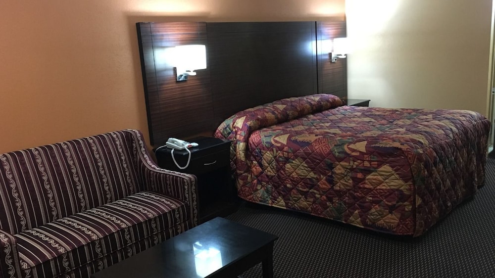 Classic Room, 1 King Bed, Non Smoking photo 1