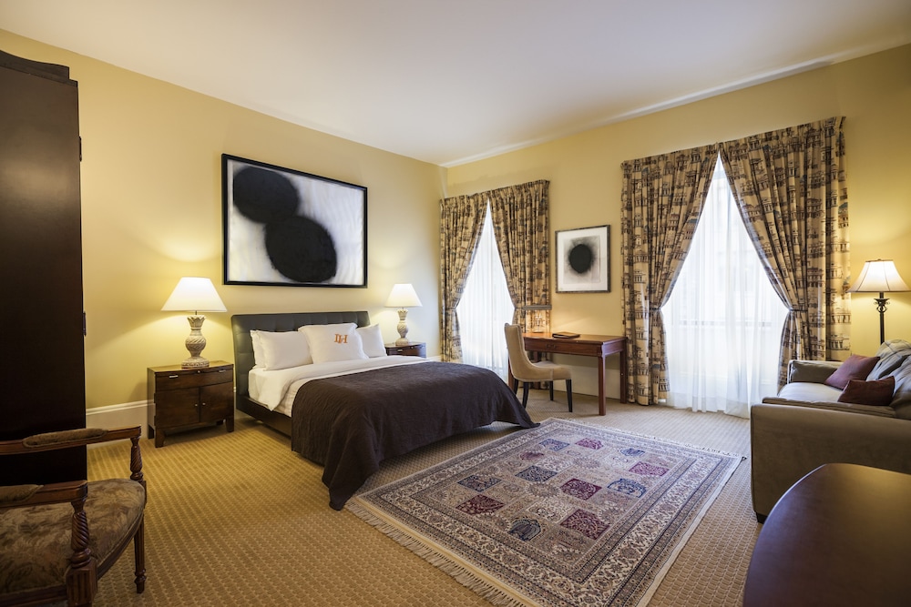 Premier Room, 1 King Bed - Photo 5