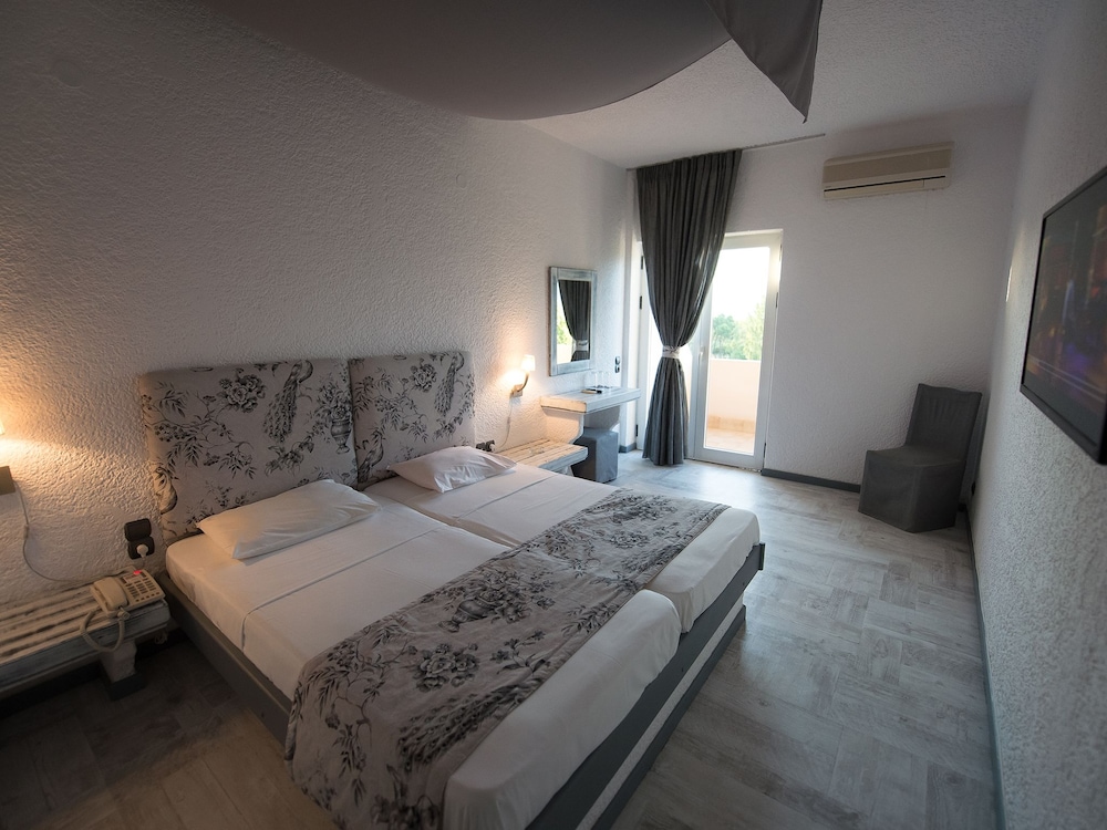 Standard Double Room photo 3