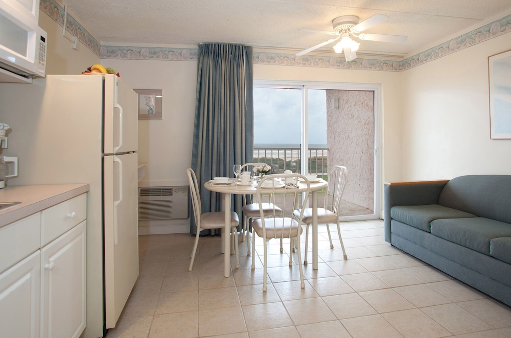 Suite, 1 Bedroom, Oceanfront (C/D) - Photo 4