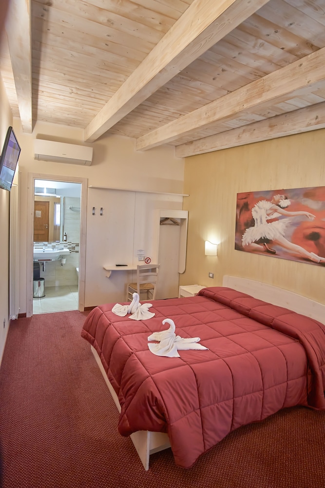 Deluxe Room, 1 Double Bed photo 2
