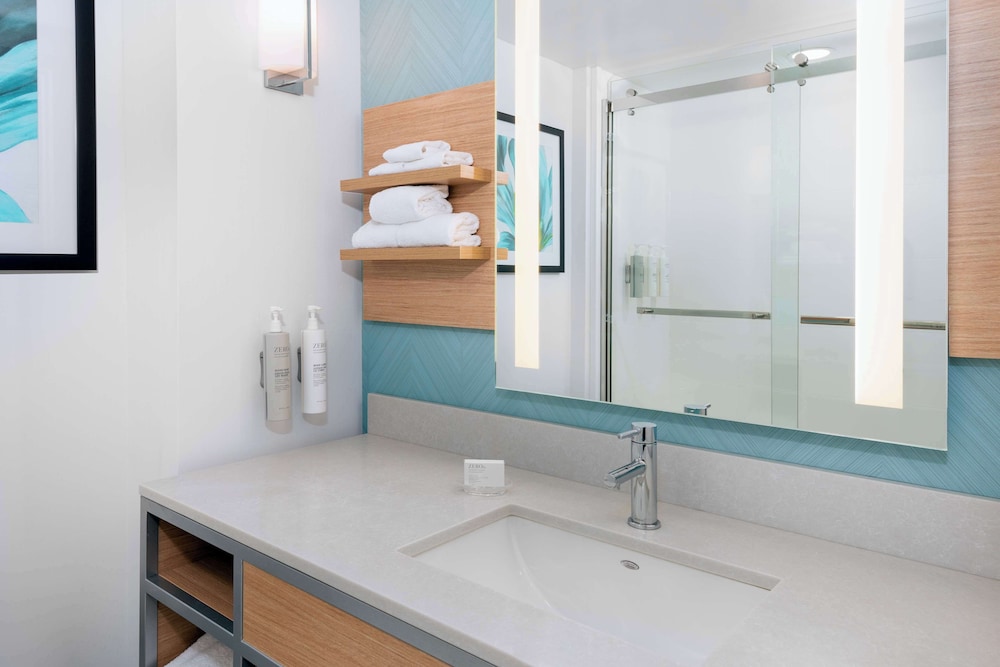 Deluxe Room, 1 King Bed with Sofa bed