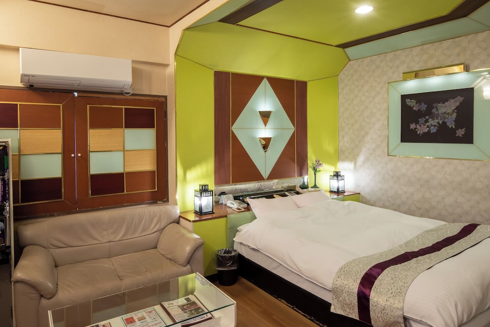 Double Room, 1 Queen Bed, Smoking (with Karaoke)