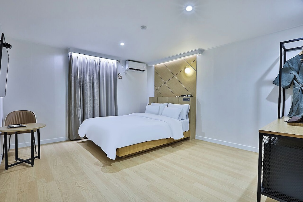 Classic Double Room, City View photo 1