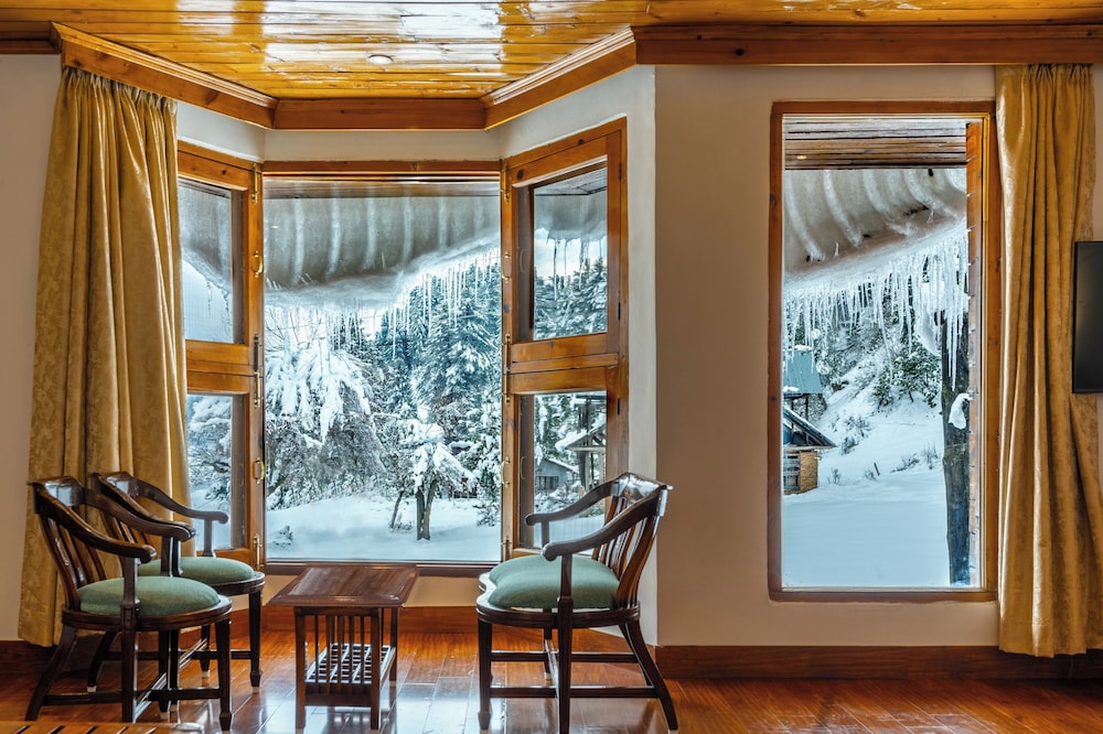 Junior Suite - River View / Mountain View photo 2