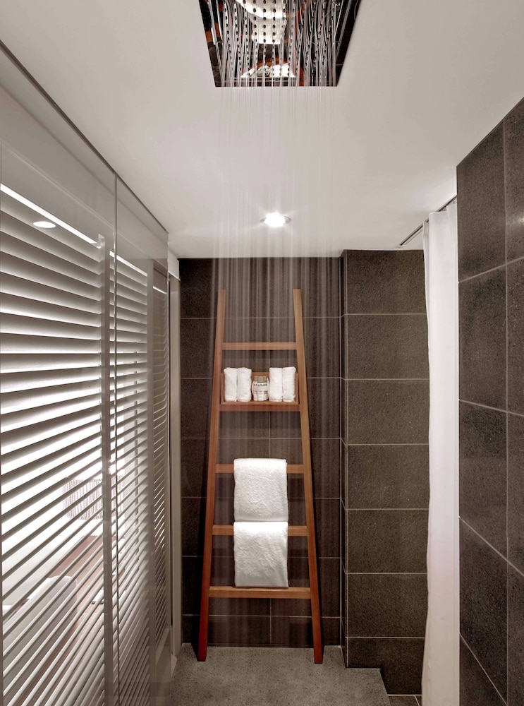 1 King Bed With Resort View