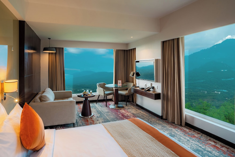 Executive Suite, 1 King Bed (Club Room)