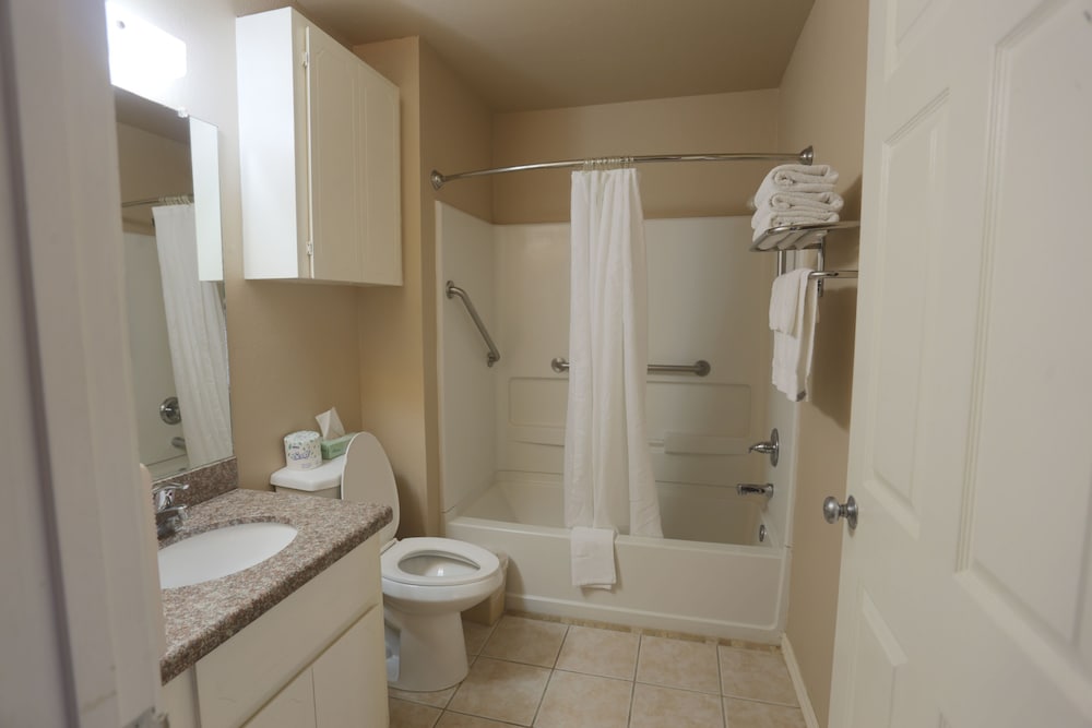 Standard Suite - Photo 6