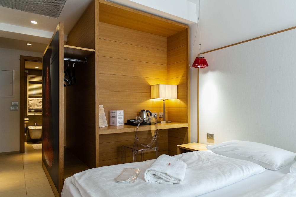 Deluxe Room - Photo 6