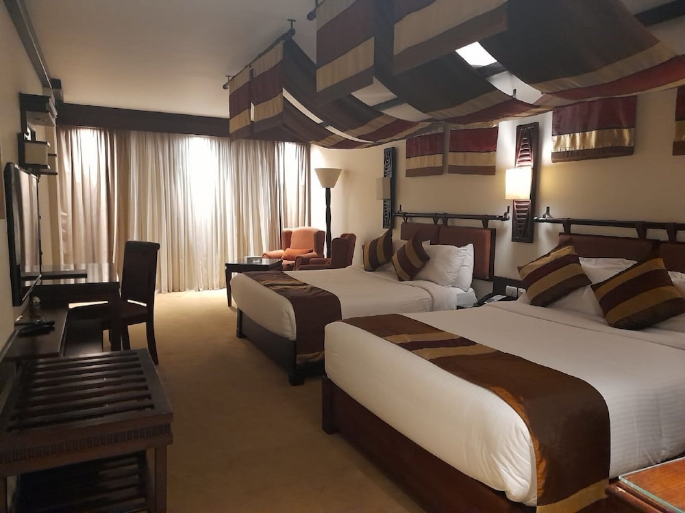 Luxury Double Room, 1 King Bed, Pool View, Lakeside photo 1