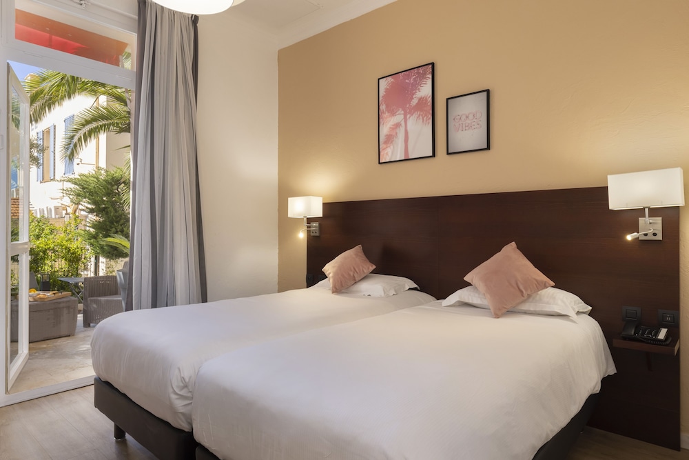 Superior Room - Photo 8