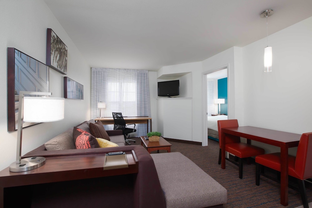 Suite, 1 Bedroom - Photo 2