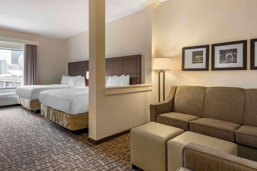 Suite, Multiple Beds, Non Smoking - Photo 1
