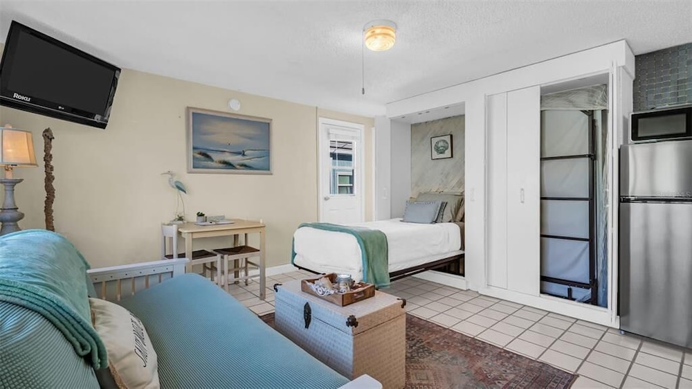 Standard Studio, 1 Double Bed, Pool View photo 2