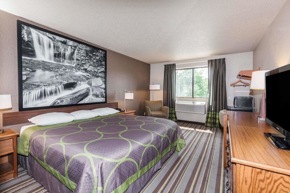 Standard Room, 1 King Bed - Photo 1